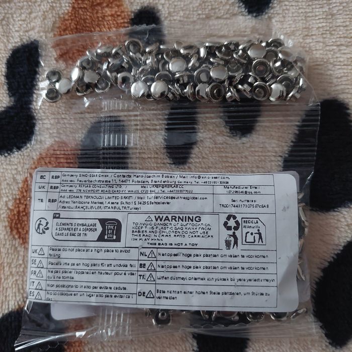 Capse argintii dimensiune 6x6 mm