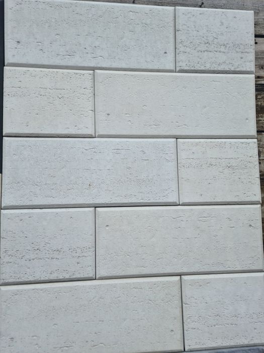 Pavaje . Piatra . Dale