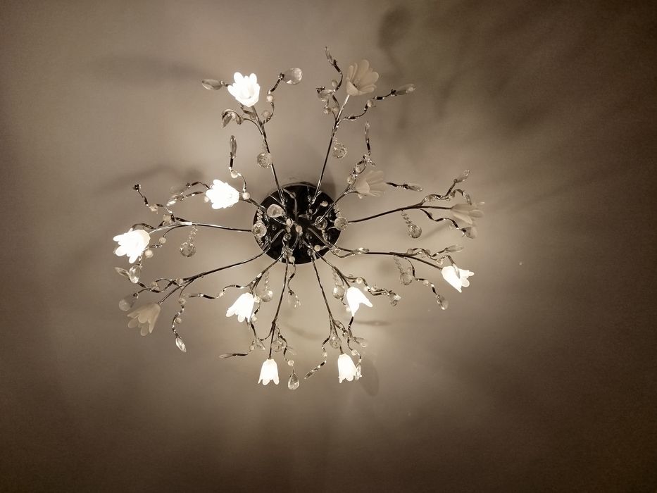 Продам люстру с пультом