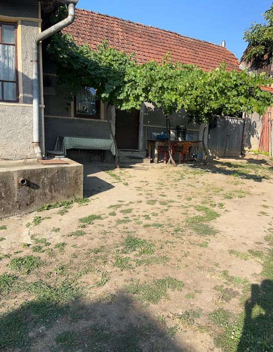 Casa de vinzare la tara