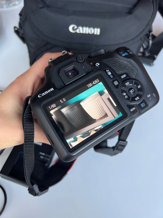 Canon EOS 1300D + обектив 18–55 mm | Отлично състояние