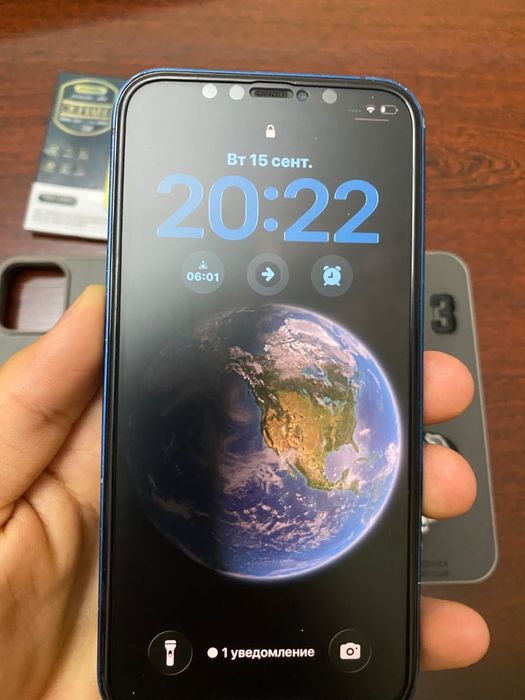 iPhone 12 в хорошем состоянии