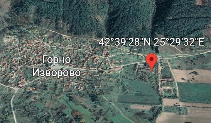 Продава УПИ индустриален парцел с халета