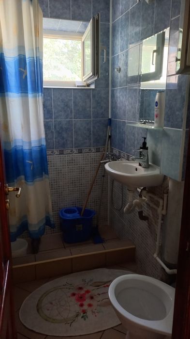 Vând apartament 3 camere decomandate, 42 de m.p. et.4 cu sarpanta locuibila, lângă Școală nr.7