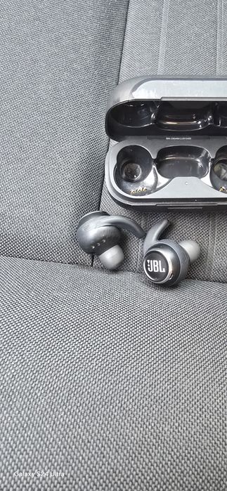 Casti JBL ca si noi