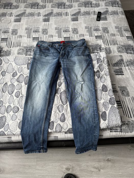 Продавам дънки hugo