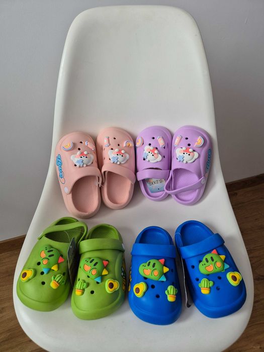 Set papuci copii crocs cu jibbitz