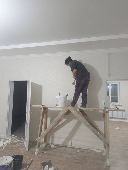 Поклейка обоев  любой сложности