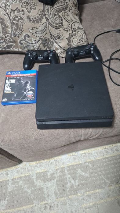 Play station 4 slim