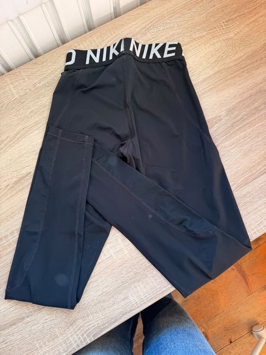 Colanti Nike ff buni pentru miscare