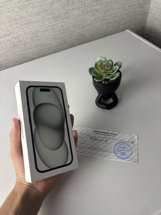 новый айфон 15 с гарантей на год!