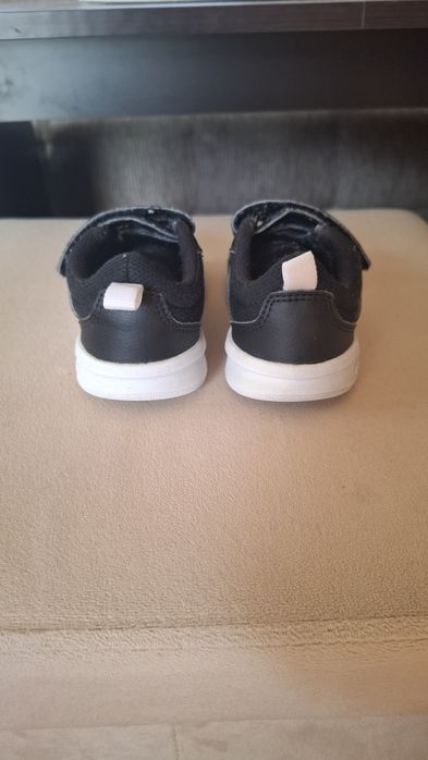 Продавам маратонки на Адидас/ Adidas за момче - 25 и 28 номер