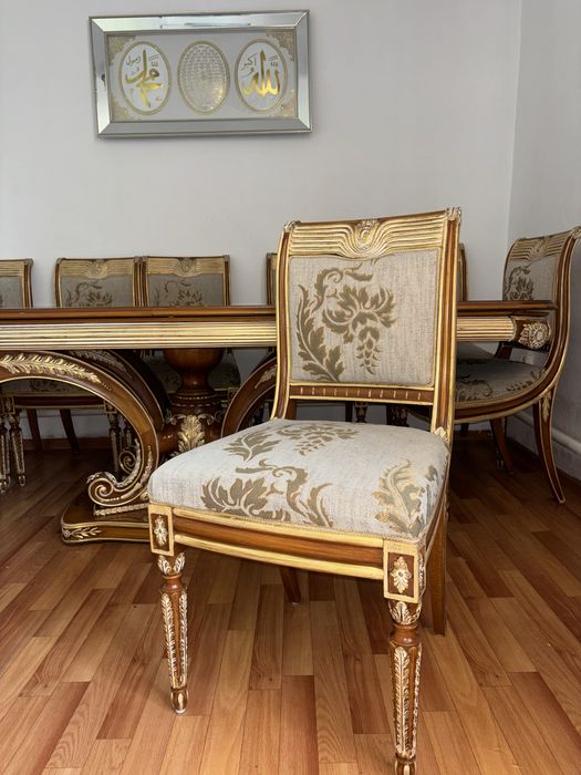 Продам срочно стол и стулья