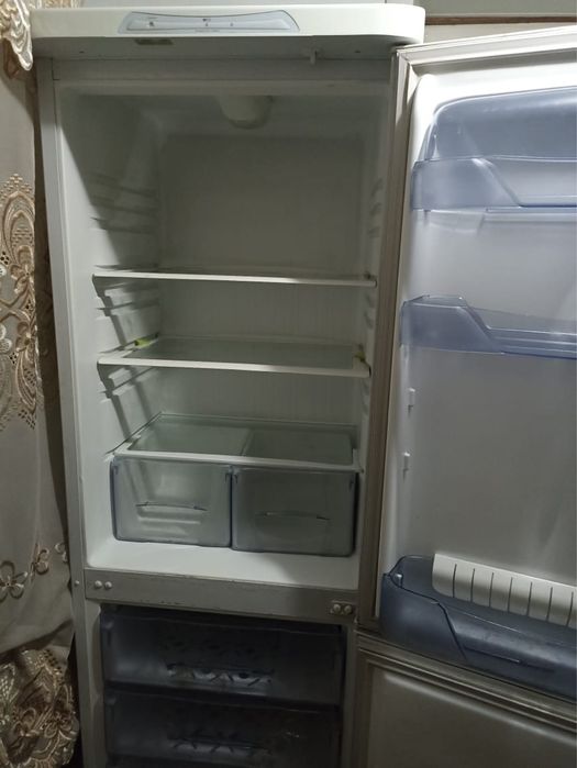 Продам холодильник