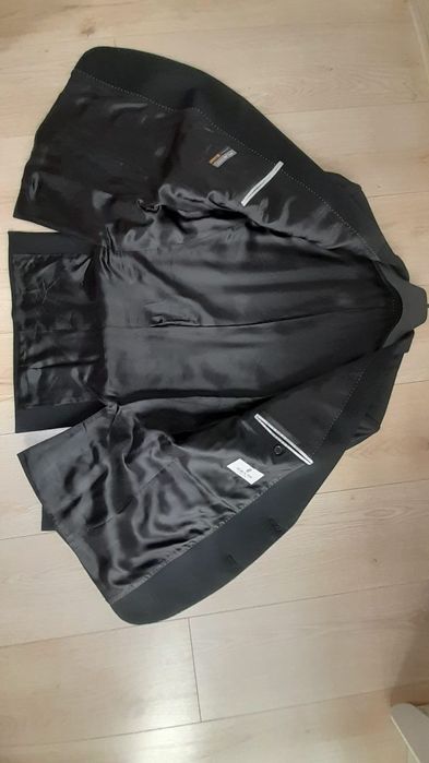 Vând costum negru Seroussi, mărimea 52