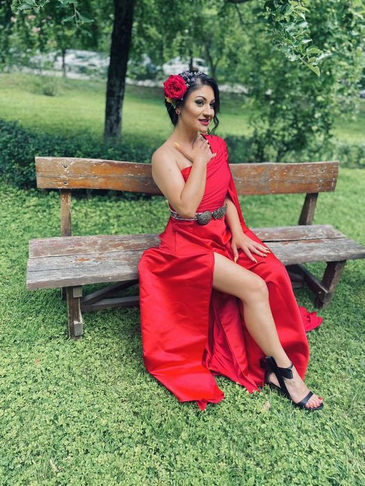 Елегантна дълга дамска рокля S/M – ръчно изработена (уникат)

Прод