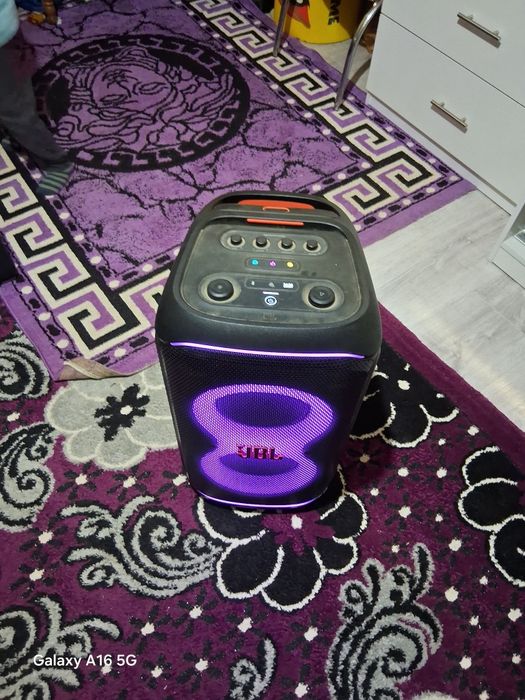 Vând boxa JBL party box 320