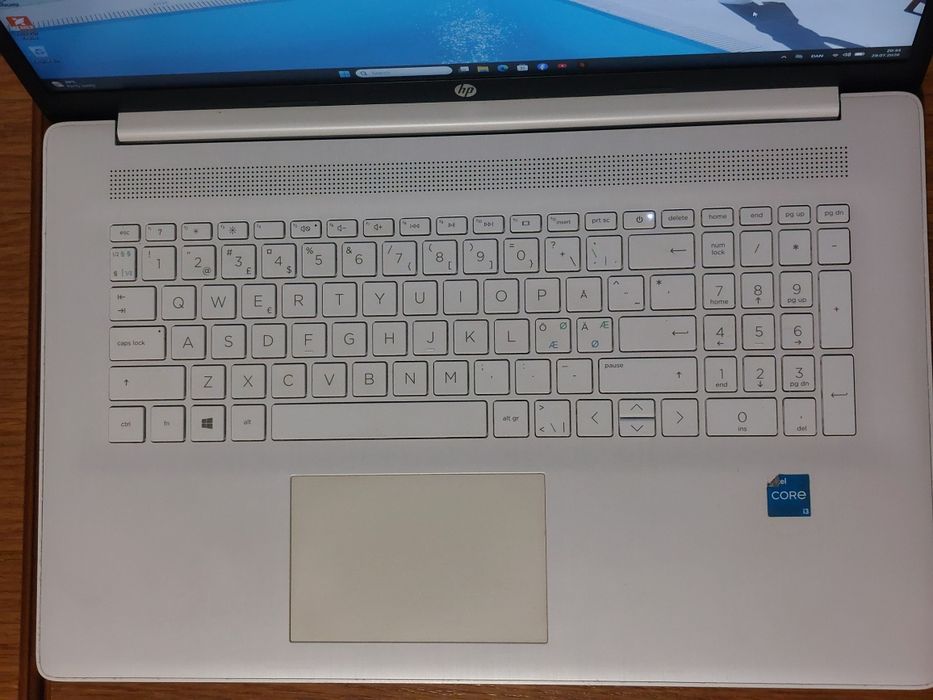 Laptop HP 17.3 I3 Gen11 1115g4 3,0Ghz/4,1Ghz, 8GB, 256GB, Grafica Iris Xe, Windows 11 Office 2024