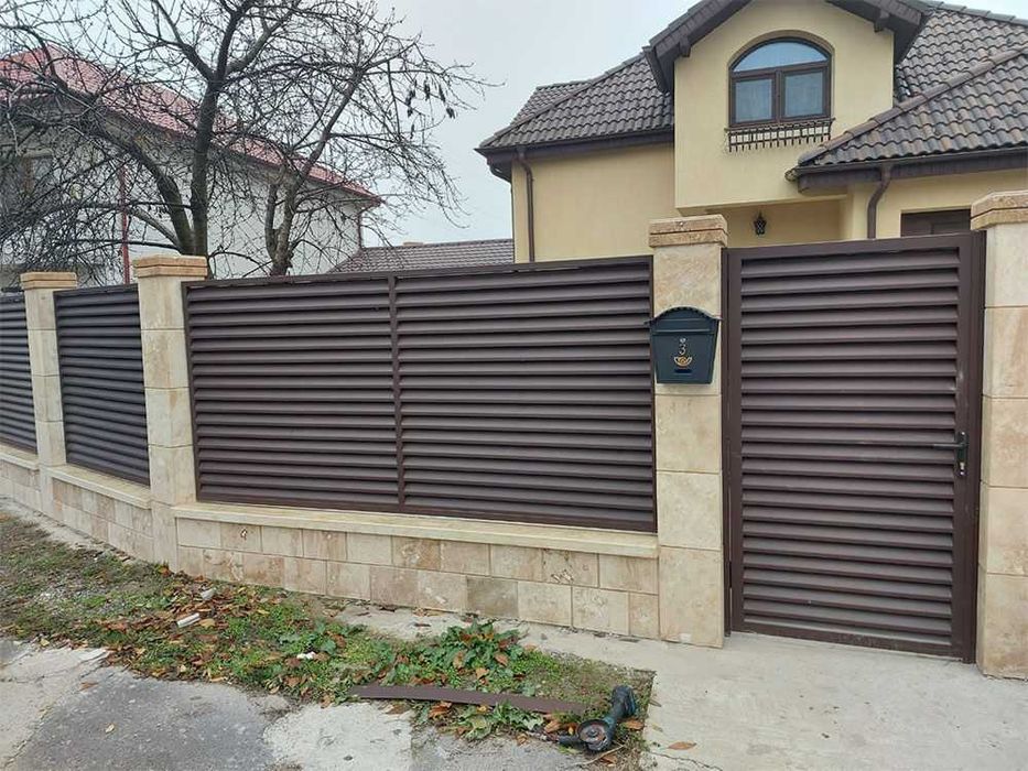 Construim Garduri si Porti din Sipca Metalica, Panou stil Jaluzele, Tabla Cutata, Fier Forjat, Plasa Bordurata, BCA, Beton si alte modele