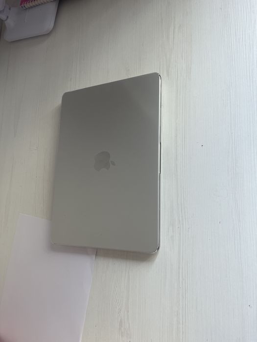 Продaeтся Макбук air Apple 8 гиг и 256 мб