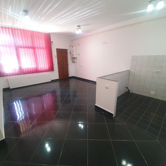 Spațiu comercial / birou de închiriat