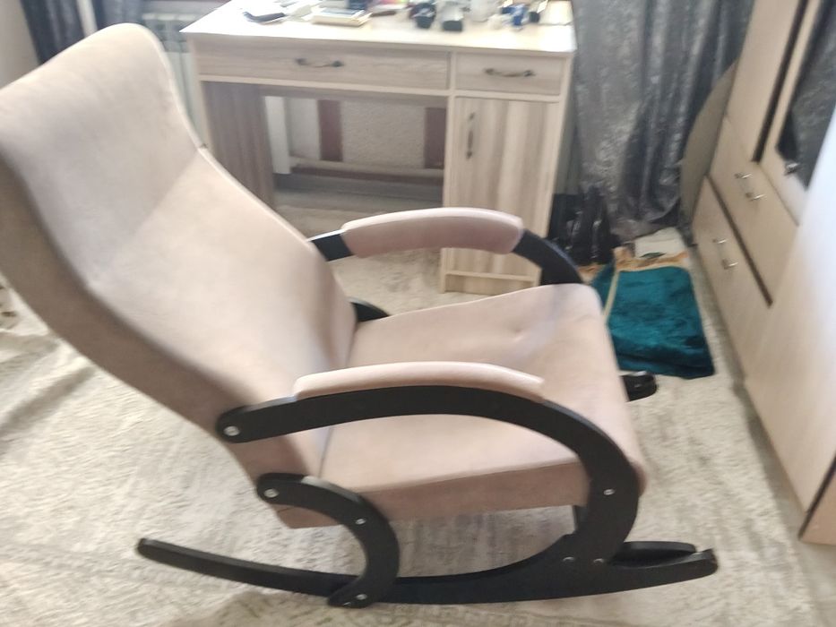Продам кресло мягкое качалка