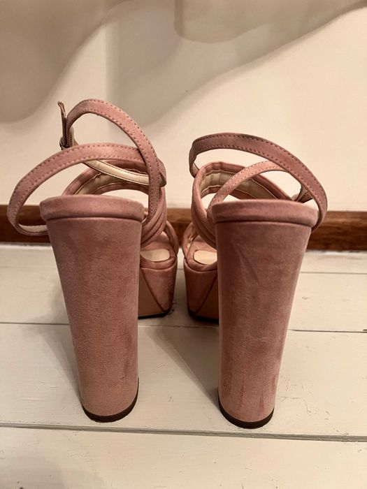 Sandale cu platforma