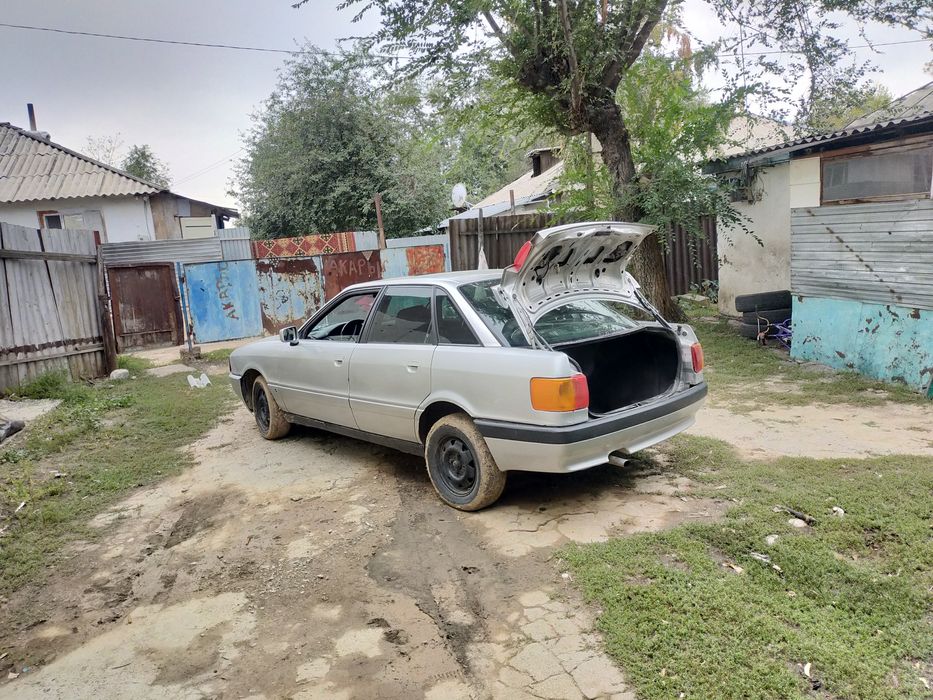 Ауди 80                  .