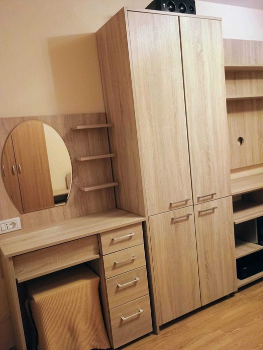 Vând apartament 2 camere, decomandat, 2 balcoane, mobilat, utilat, izolat interior (vată+rigips) inclusiv tavanele și pereții