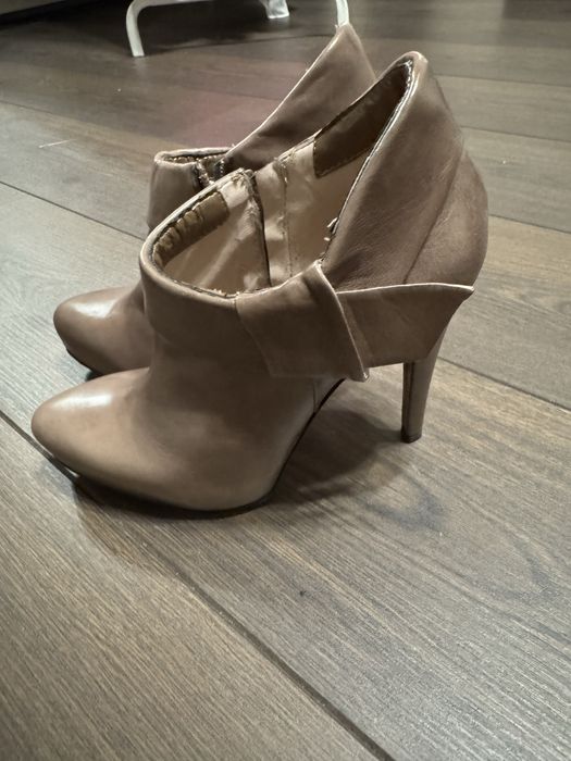 Haine, încălțăminte Gant, Condur