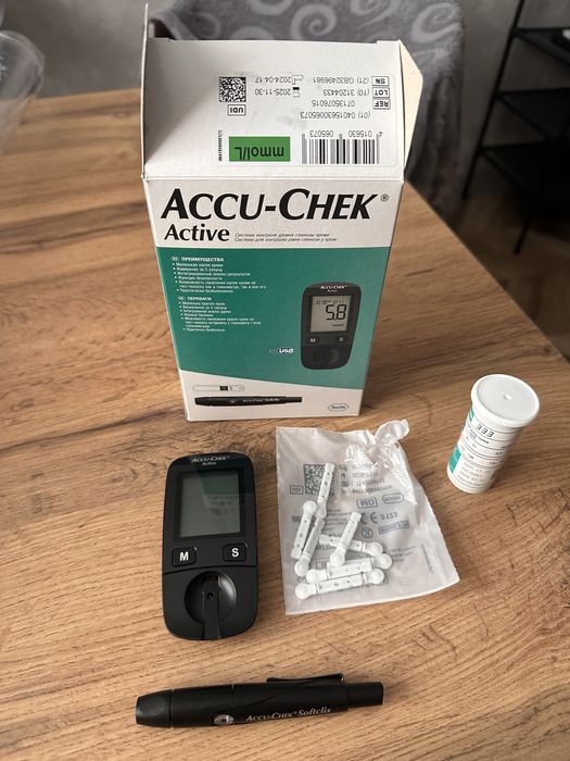 Продаю глюкометр Акку Чек.