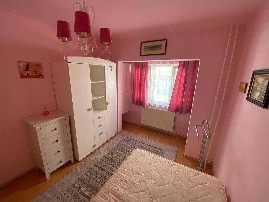 Închiriez apartament spațios cu 3 dormitoare (4 camere) în Zona Soarelui, Timișoara
