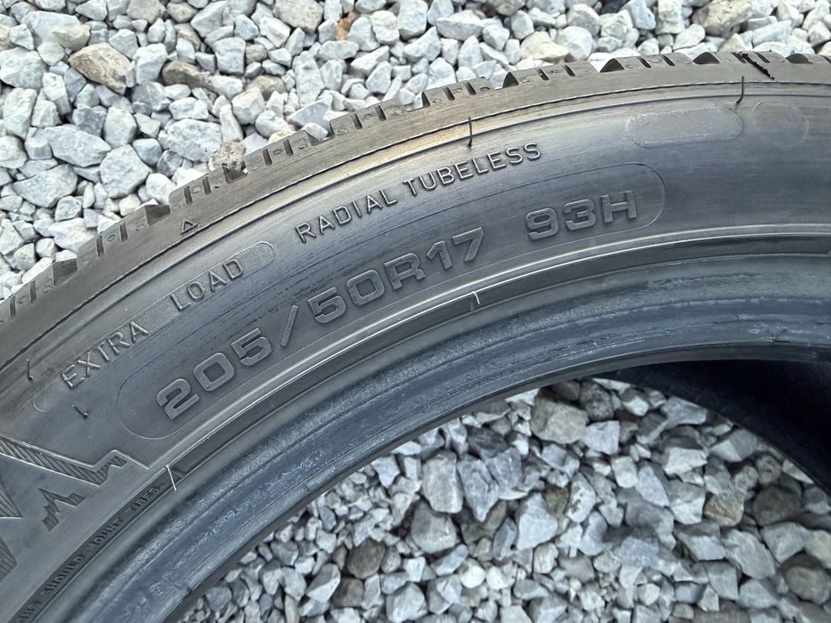 Зимни гуми Dunlop 205/50/17, Dot: 15/22