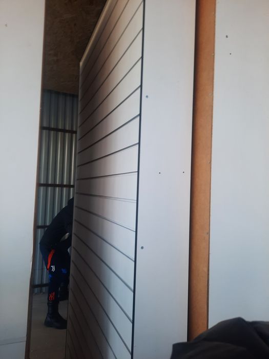 Продам шкафы и ветрины