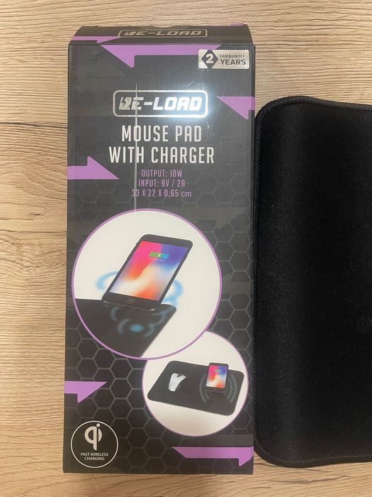 Подложка за мишка със зарядно за телефон