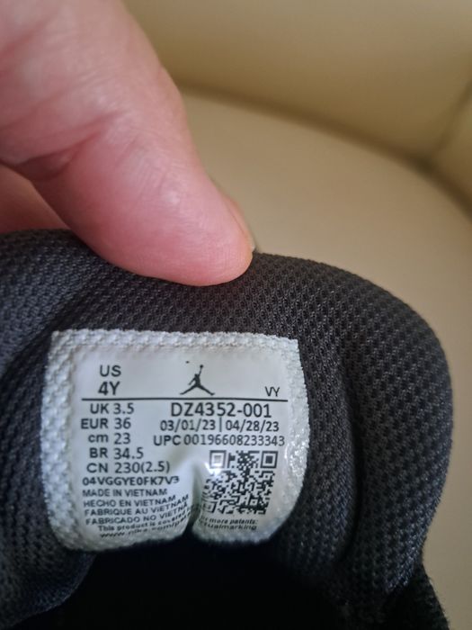 Adidasi sport Nike Air nr 35 impecabili din piele