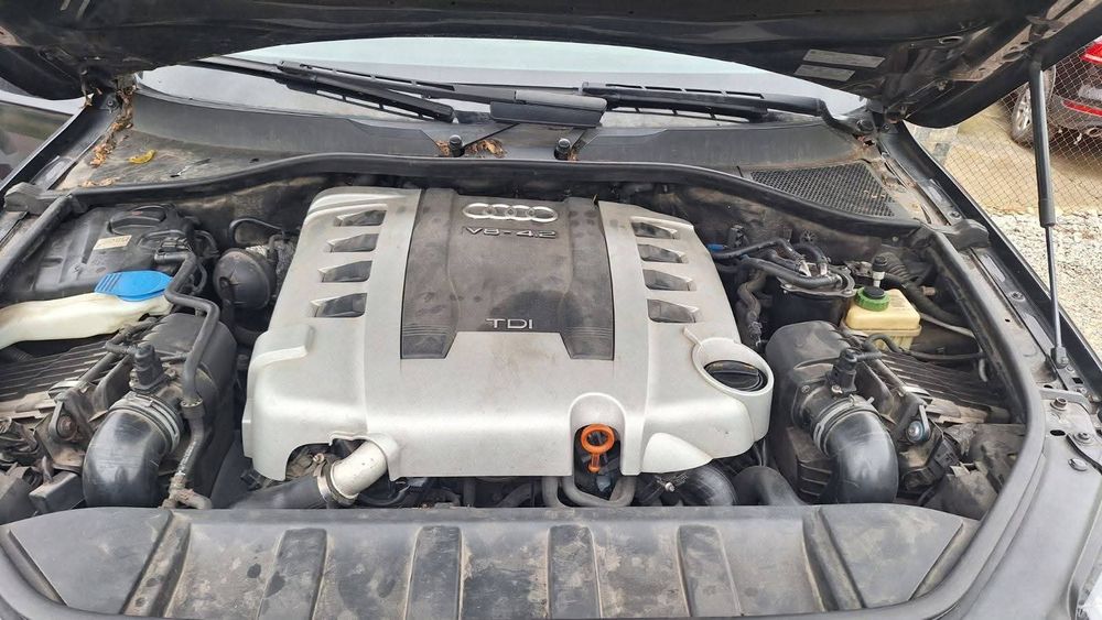 Audi Q7 4 2 TDI V8  ,326 к.с ,20 броя на части.