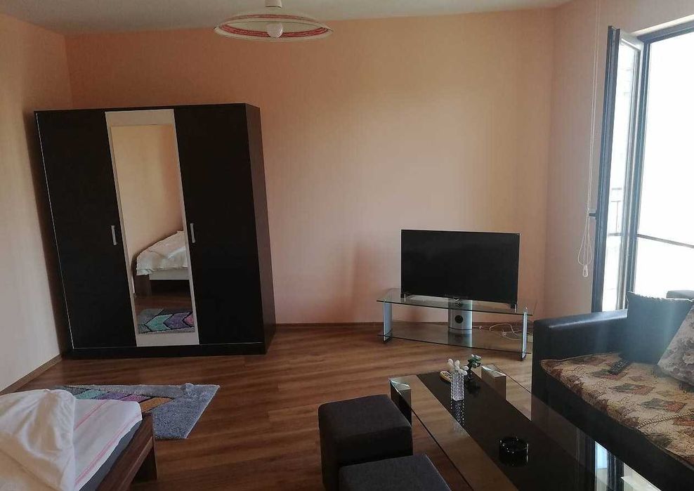 Дава се под наем Двустаен апартамент в Бургас, Изгрев - 58 кв.м за 150 € - Снимка #1