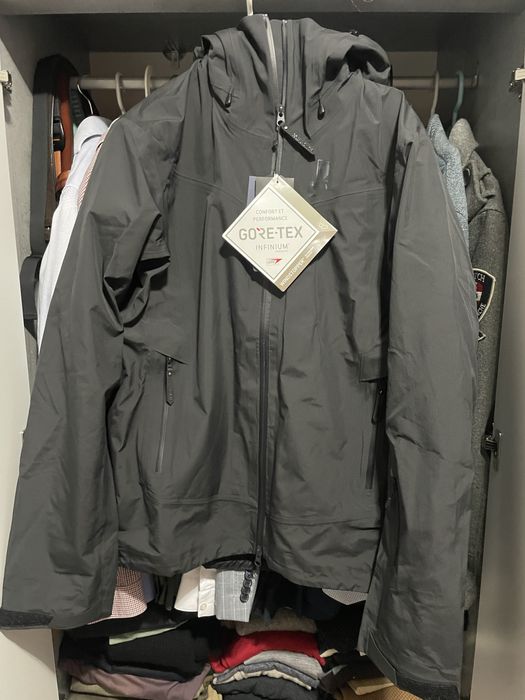 Geaca impermeabila BlackYak Kostroma S mammut rab dynafit