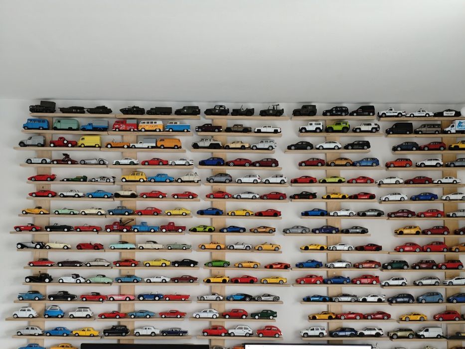 Vand colectie 220 machete auto Welly scara 1/32-1/39