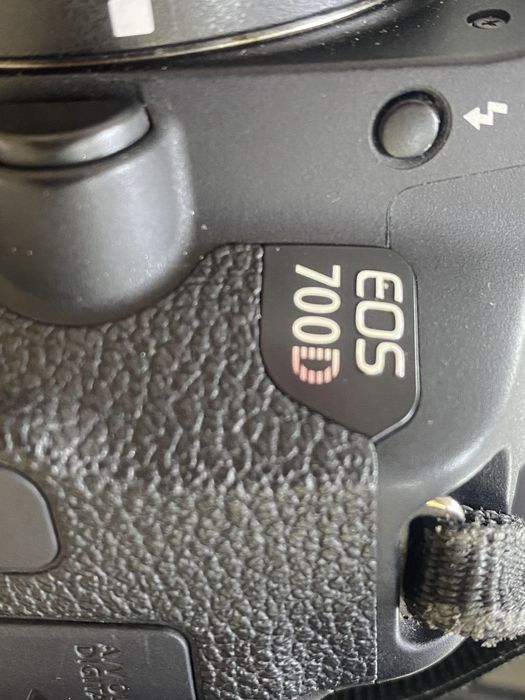 Зеркальный фотоаппарат Canon EOS700D (A4)