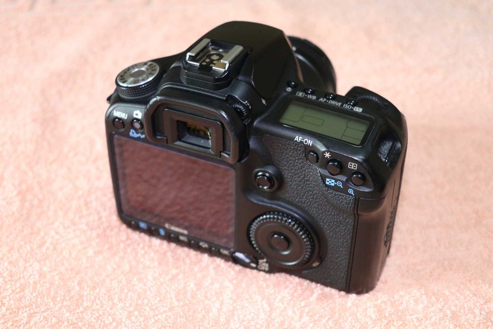 Продаётся полупрофессиональный фотоаппарат Canon 50D