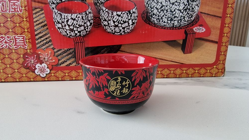 Set Pentru Ceai Cu Ceainic, 4 Cesti Si Tava Pentru Servit