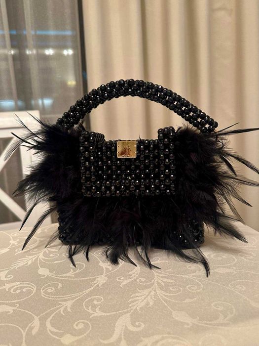 Черна елегантна чанта с естествени пера