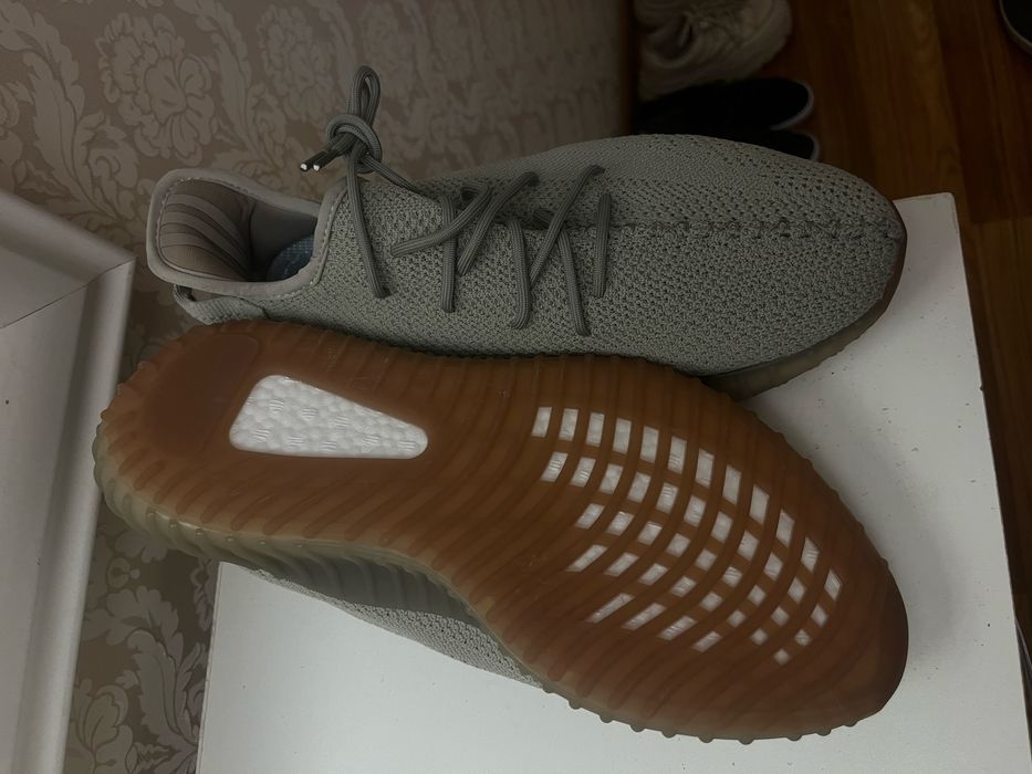 Yeezy 350, новые, 43 размер