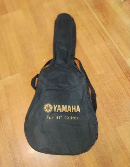 Продам чехол от гитары YAMAHA .