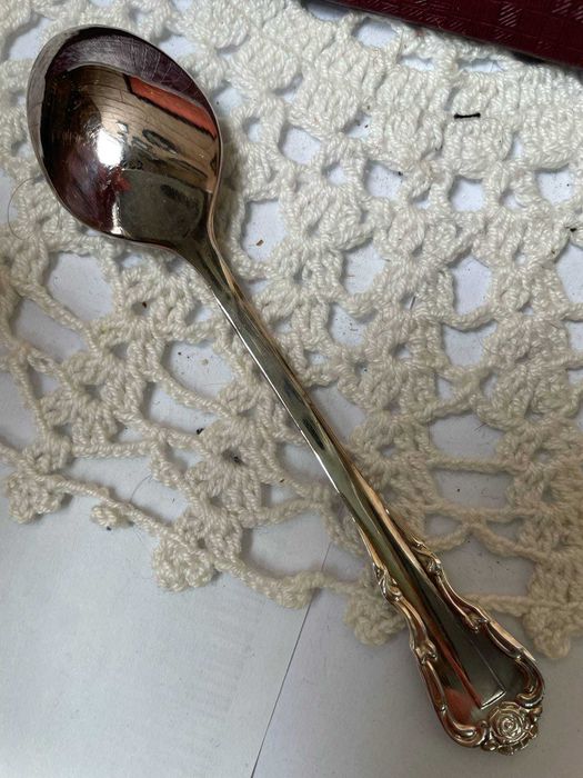 Красиви посребрени лъжички в кутия, закупени от Англия