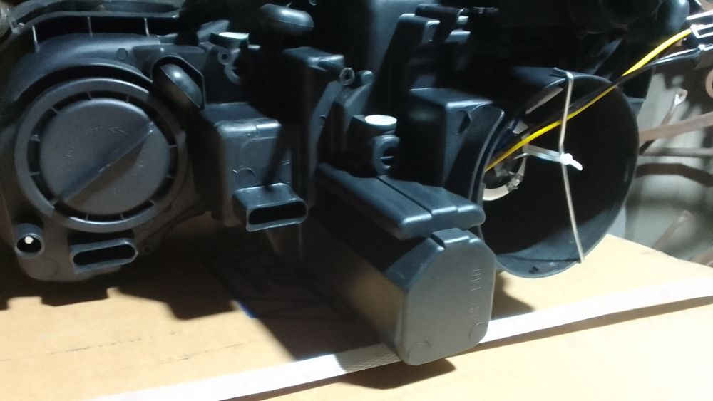 Фара правая Мерседес 211 новая