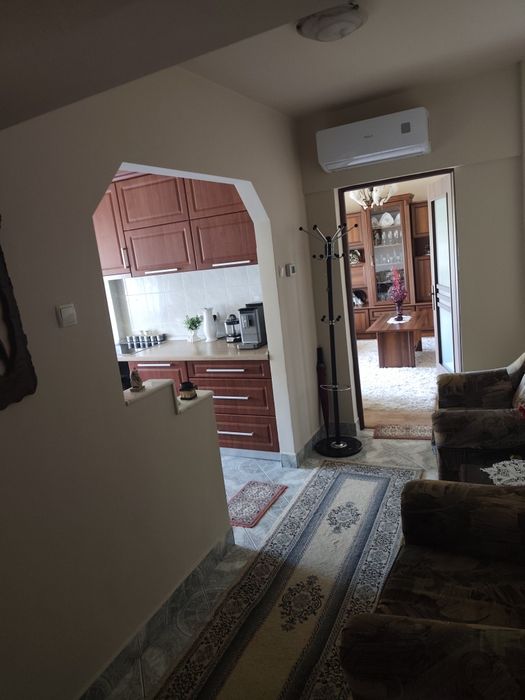 Vand apartament cu 2 camere