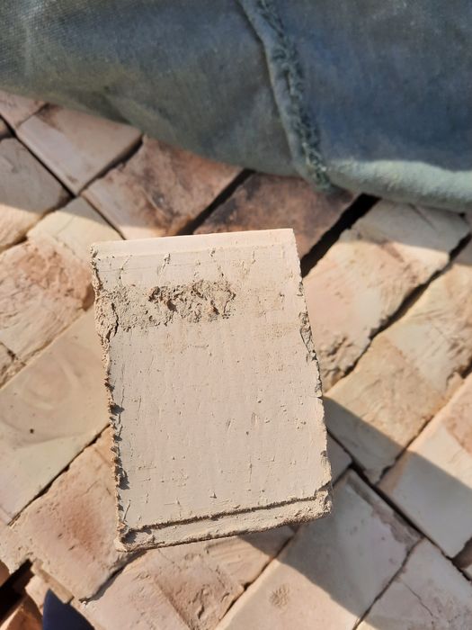 Pishkan g'isht yetkazib berish xizmati bilan